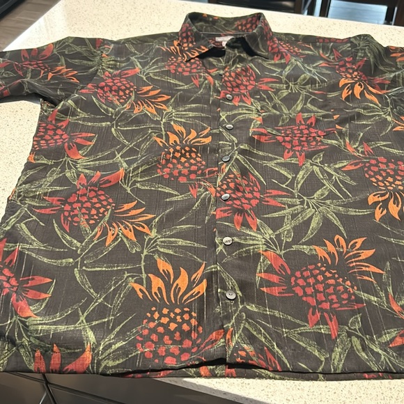 Men’s short sleeve tropical print button down - Picture 6 of 7
